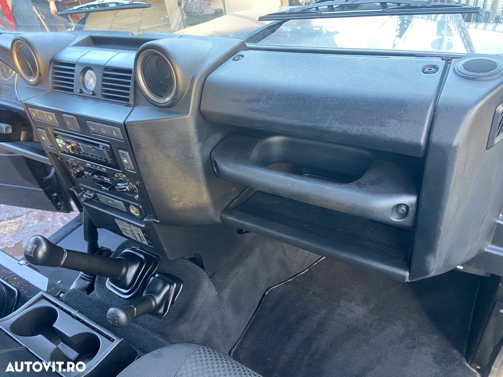 Land Rover Defender - 13