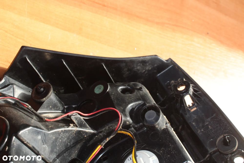 LAMPA PRAWY TYŁ PRAWA TYLNA W BŁOTNIK !!! LED !!! OPEL ZAFIRA C 39033315 - 10