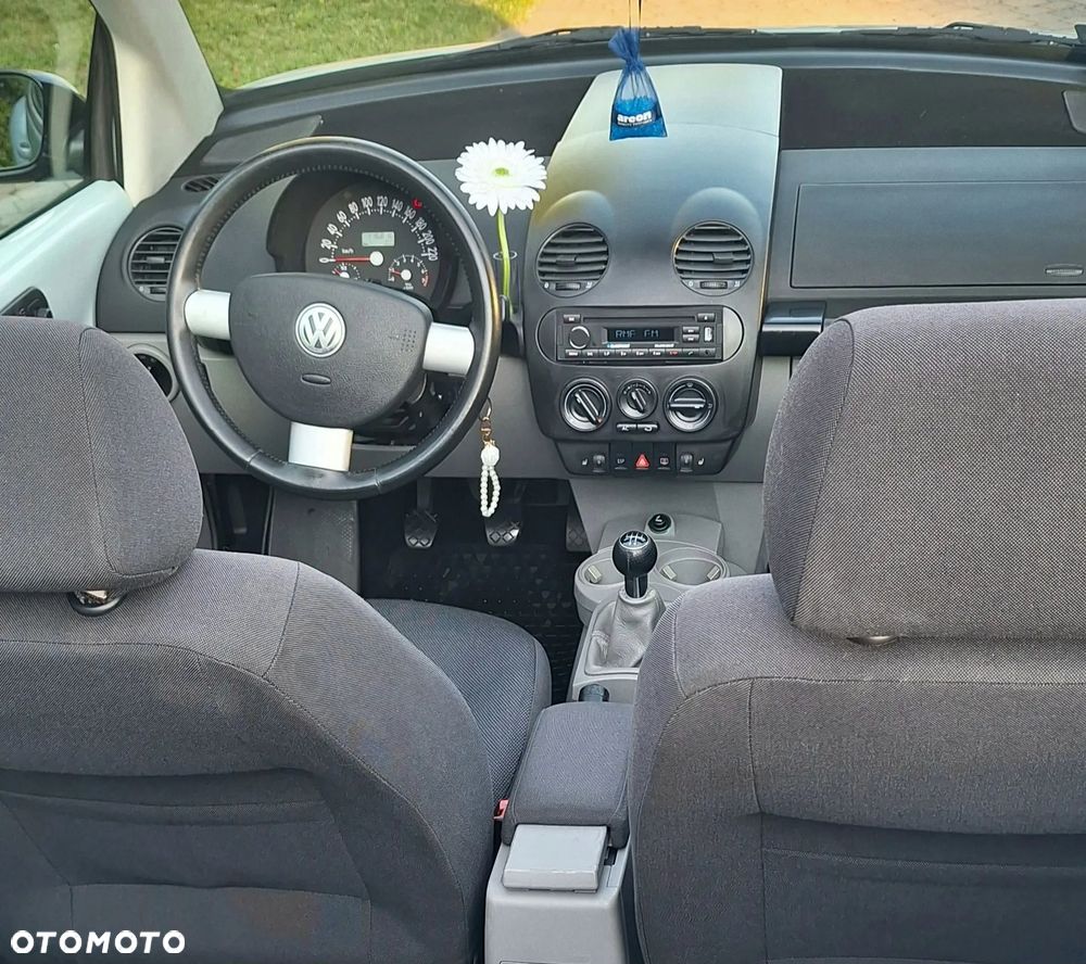 Volkswagen New Beetle - 5