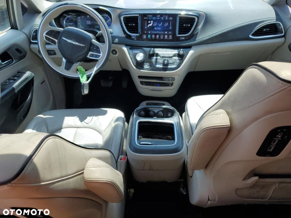 Chrysler Pacifica - 8