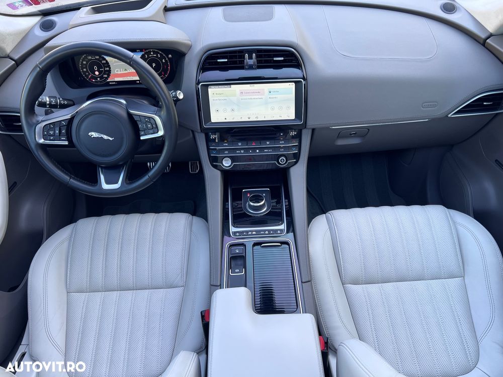 Jaguar F-Pace 30t AWD Portfolio - 8