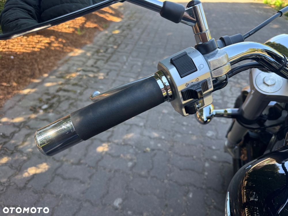 Suzuki Intruder - 19