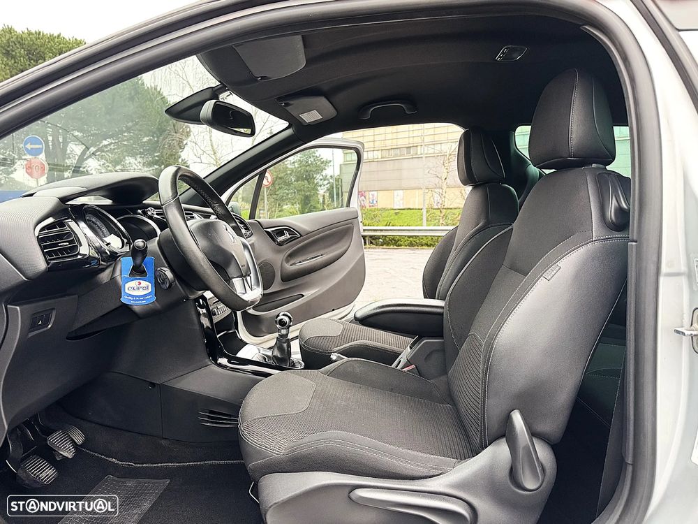 Citroën DS3 1.6 HDi Airdream So Chic - 12