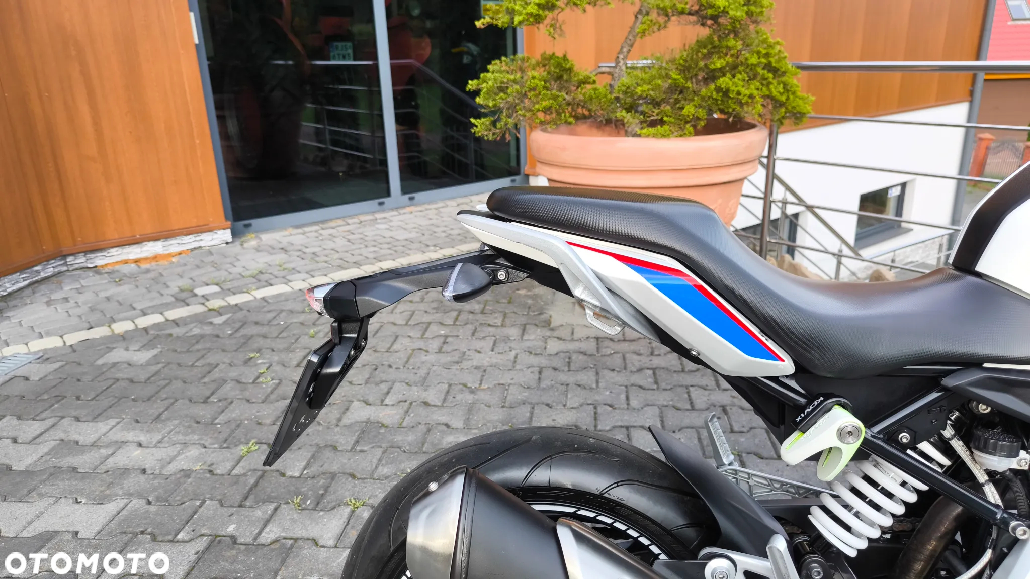 BMW G - 32