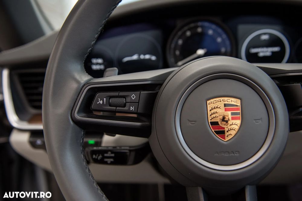 Porsche 911 Carrera Cabriolet PDK - 19