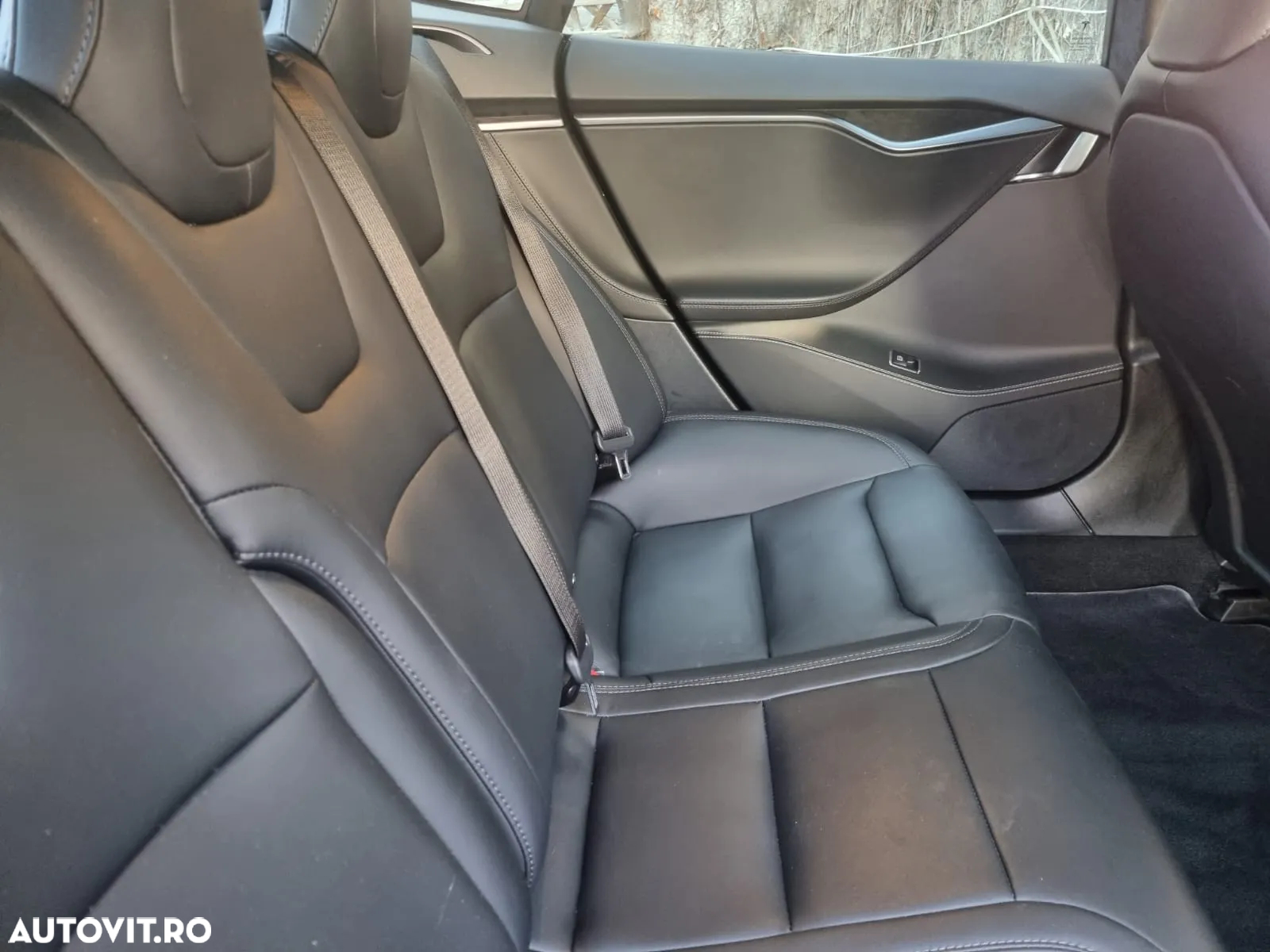 Tesla Model S - 10