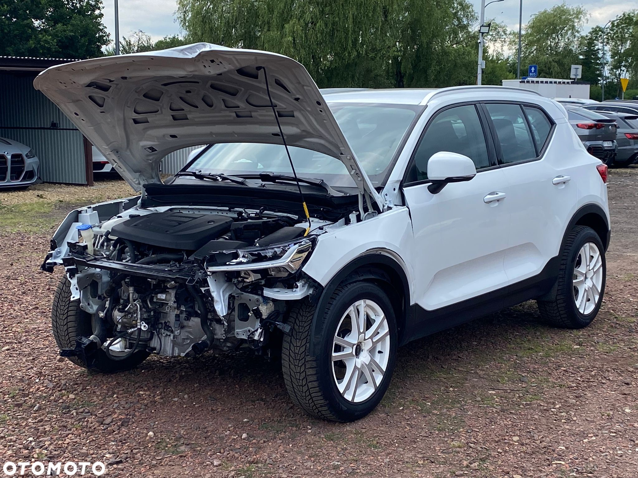 Volvo XC 40 T3 Momentum Pro - 4