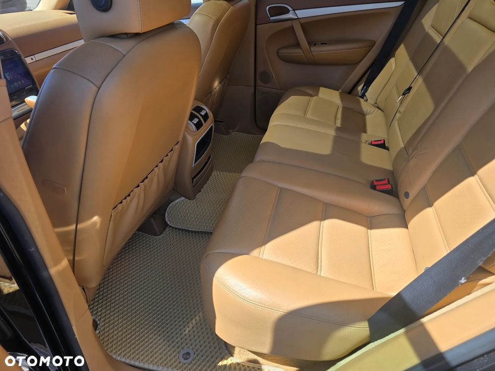 Porsche Cayenne - 22