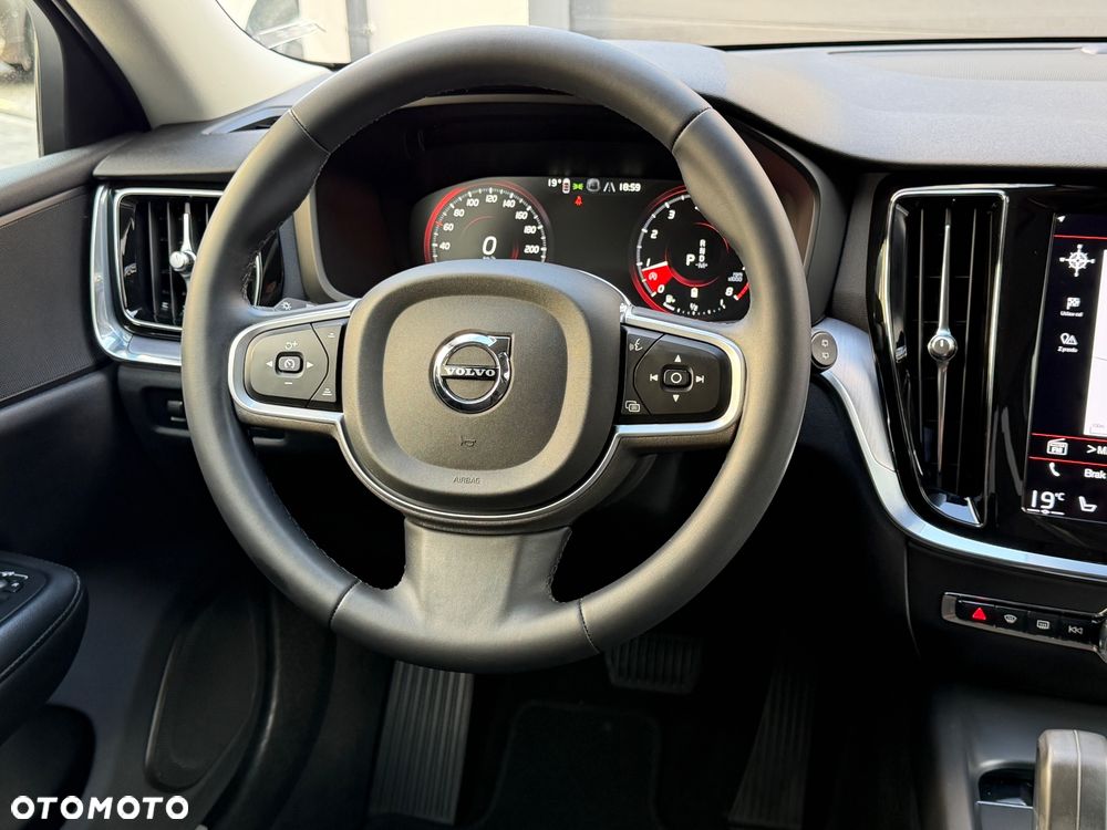 Volvo V60 B3 B DKG Momentum - 23