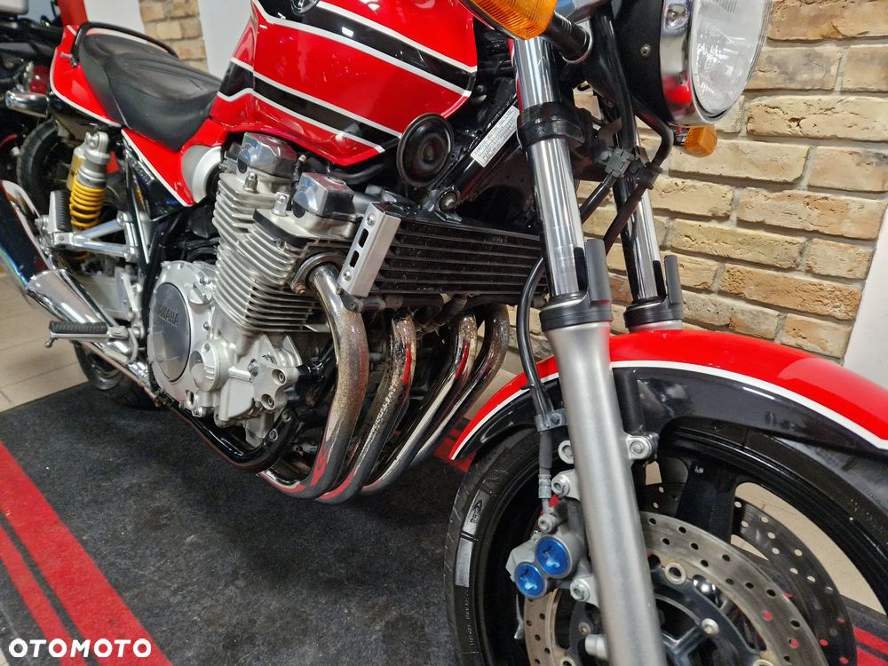 Yamaha XJR - 16