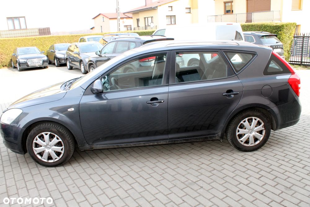 Kia Ceed 1.4 L - 6