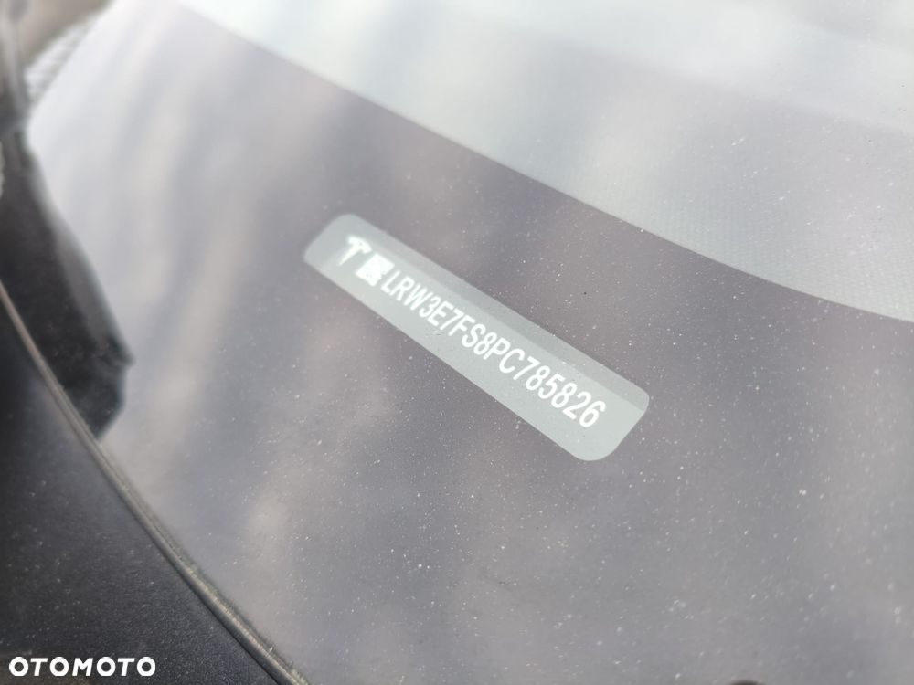 Tesla Model 3 - 12