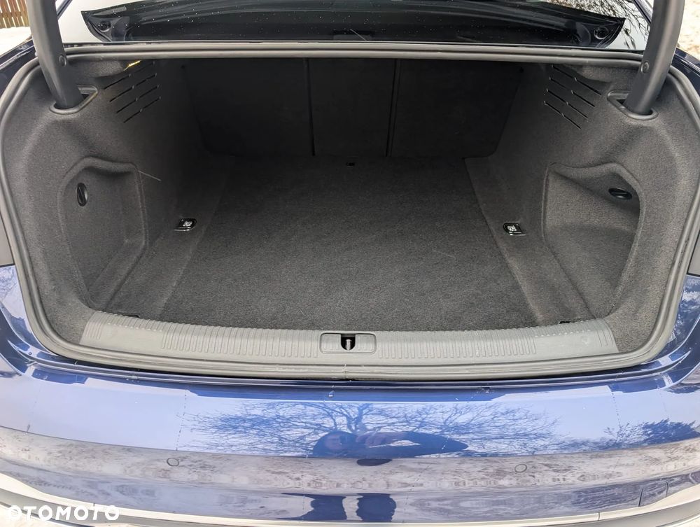 Audi A4 Limousine - 36