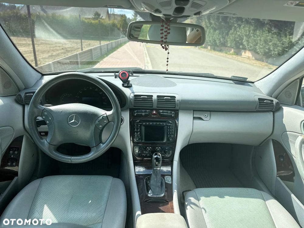 Mercedes-Benz Klasa C 240 4Matic Avantgarde - 38