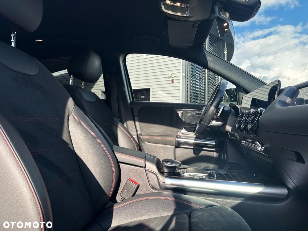 Mercedes-Benz GLA - 13