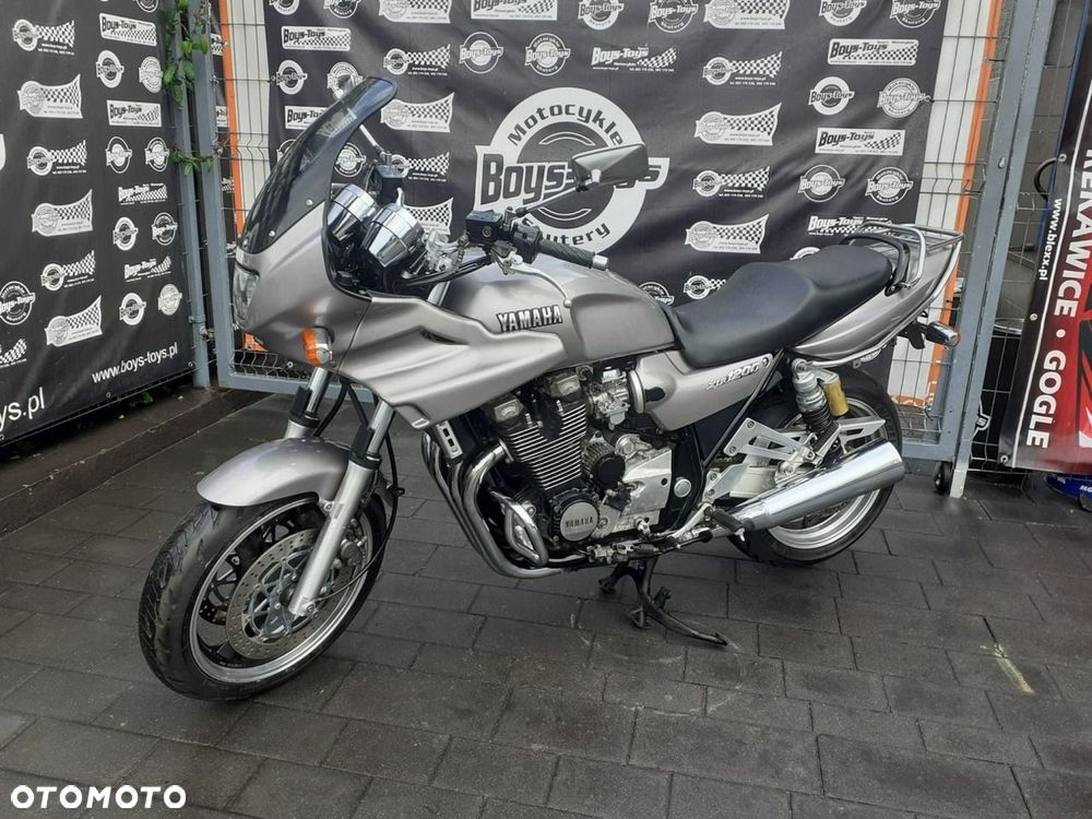 Yamaha XJR - 8