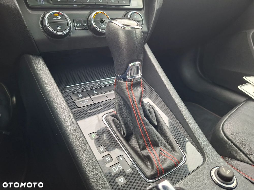 Skoda Octavia 2.0 TDI DSG RS - 23