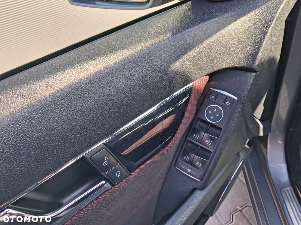 Mercedes-Benz Klasa C 220 CDI DPF (BlueEFFICIENCY) Elegance - 34