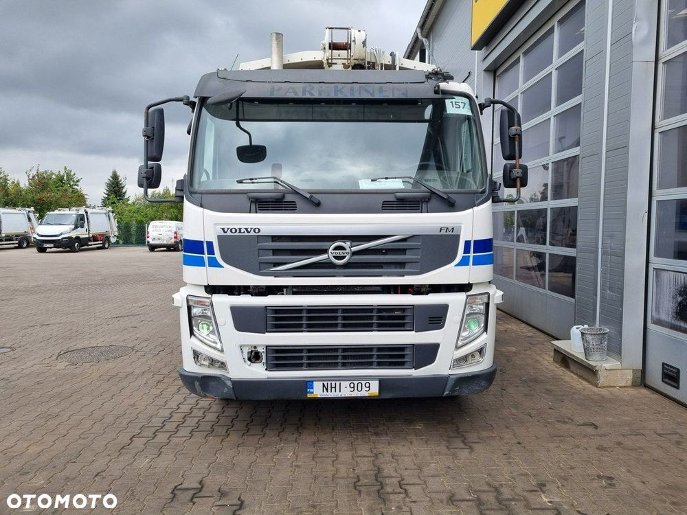 Volvo FM 330, zabudowa śmieciarki Norba - 2