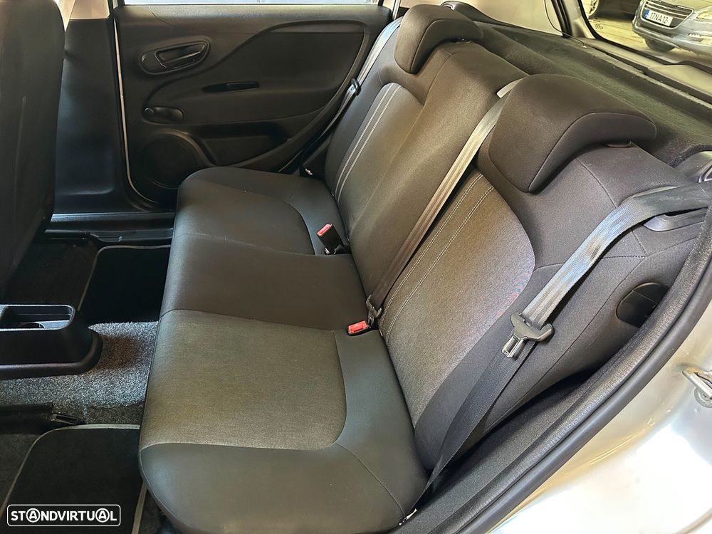 Fiat Punto 1.3 M-Jet Lounge S&S - 8