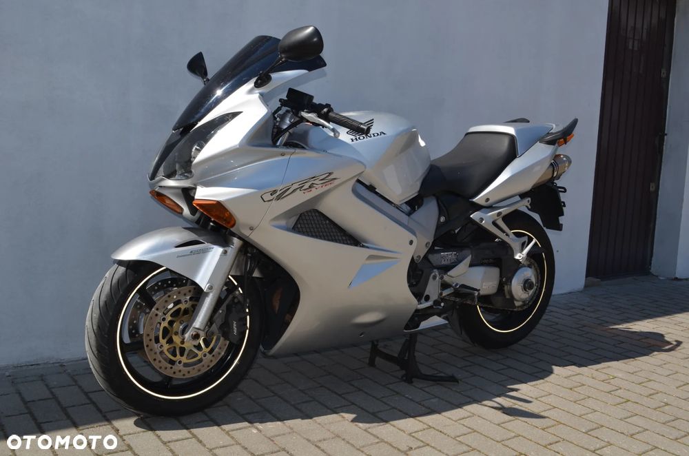 Honda VFR - 25