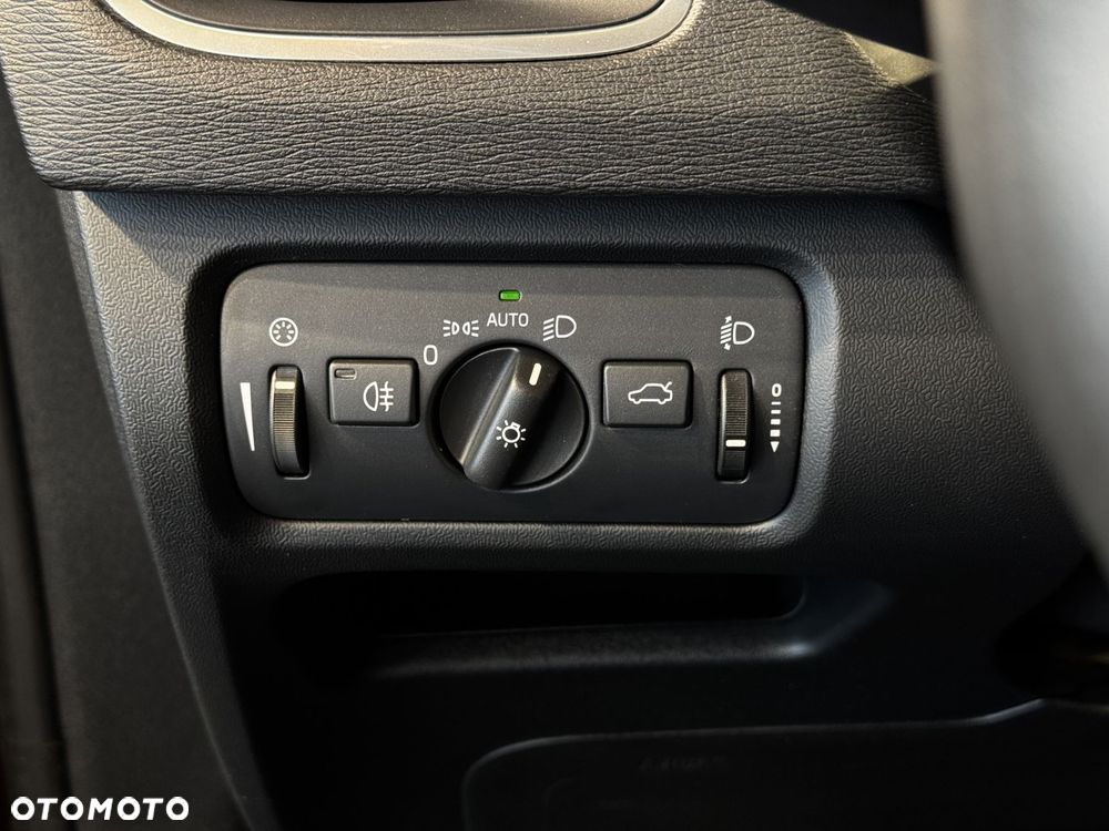 Volvo V40 Cross Country - 17