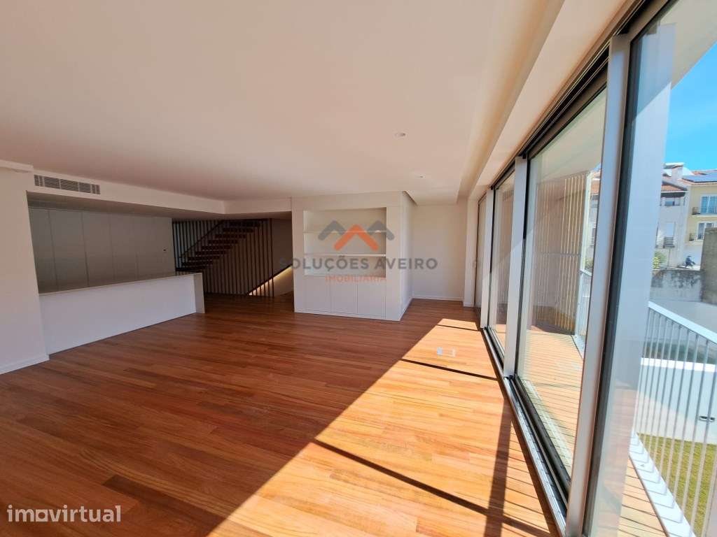 MORADIA T4 NOVA DE LUXO | CENTRO DE AVEIRO | PISCINA + ELEVADOR - Grande imagem: 2/25