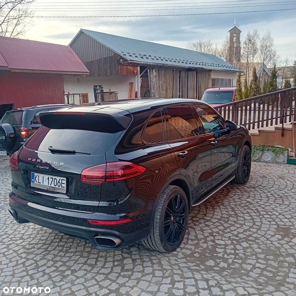 Porsche Cayenne - 4