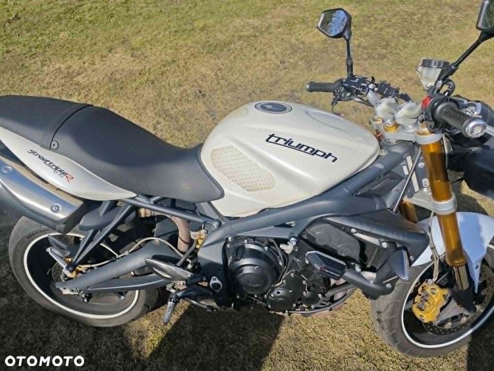 Triumph Street Triple - 4