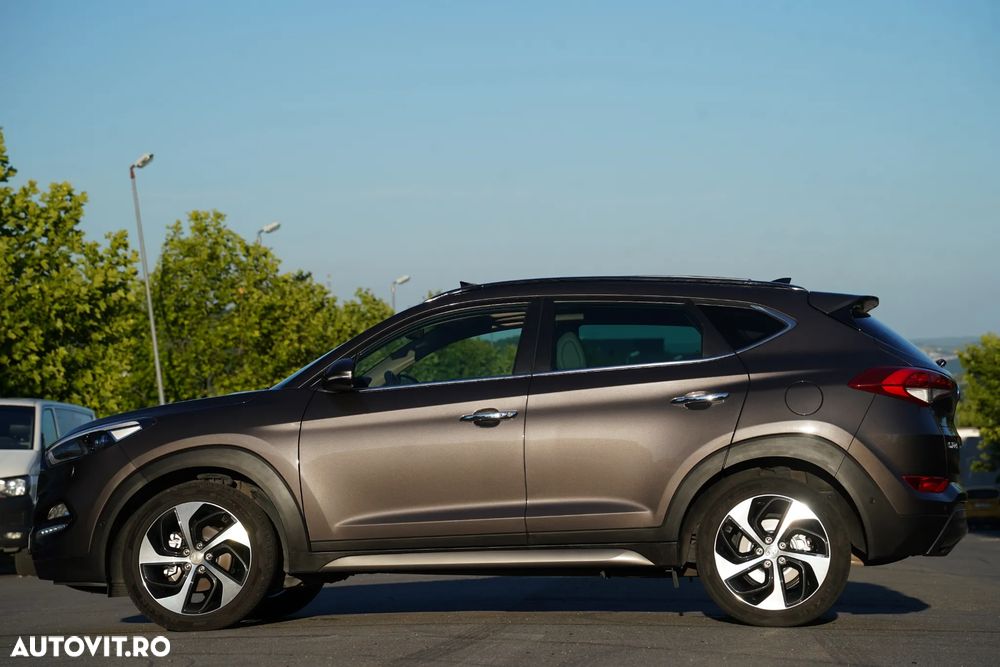 Hyundai Tucson 2.0 CRDI 4WD 6AT Luxury+ - 24