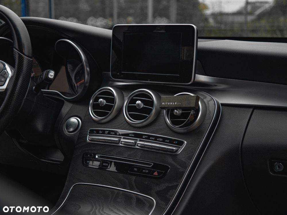 Mercedes-Benz Klasa C 250 9G-TRONIC - 38