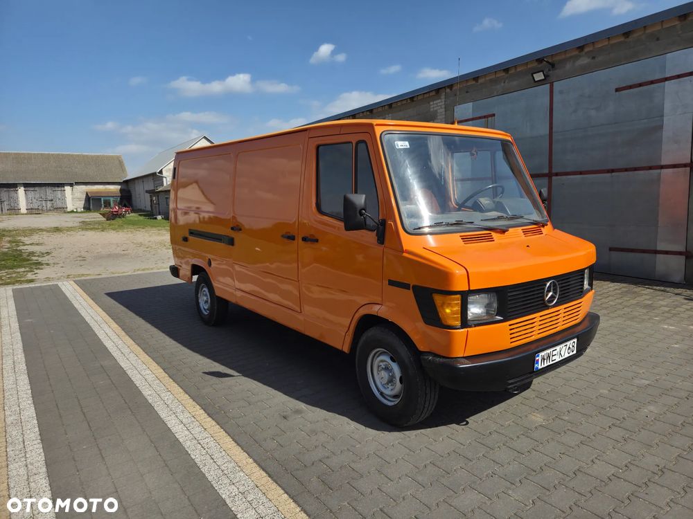 Mercedes-Benz 307D - 12