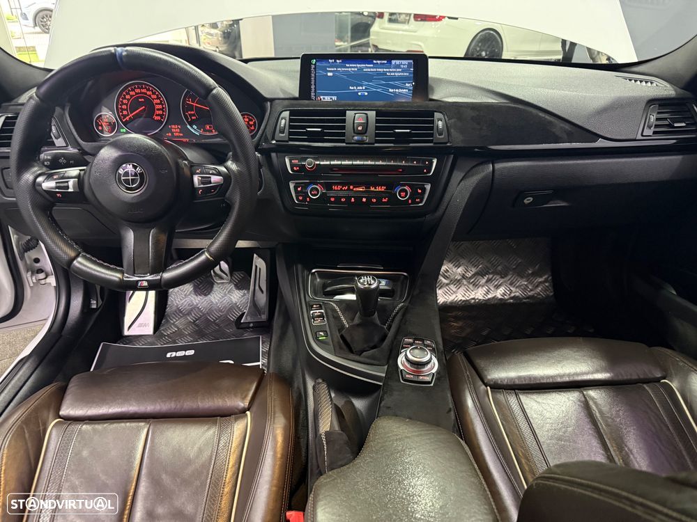 BMW 320 d Pack M - 16