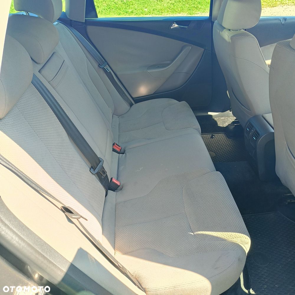 Volkswagen Passat - 4