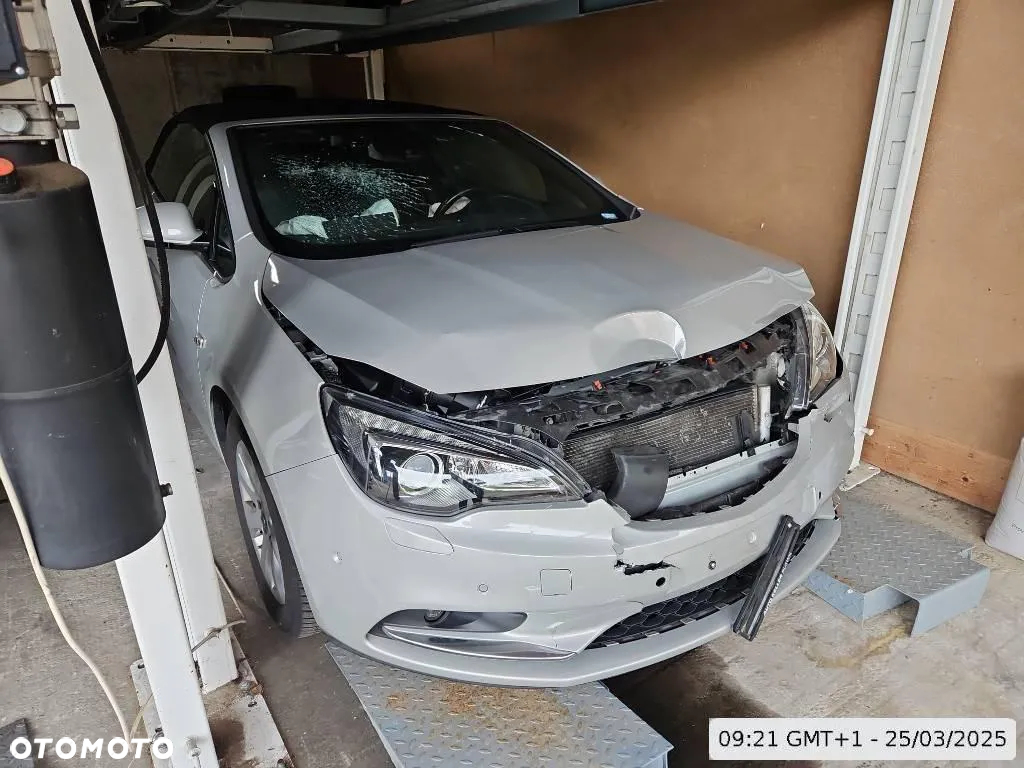 Opel Cascada 1.6 T Cosmo S&S - 2