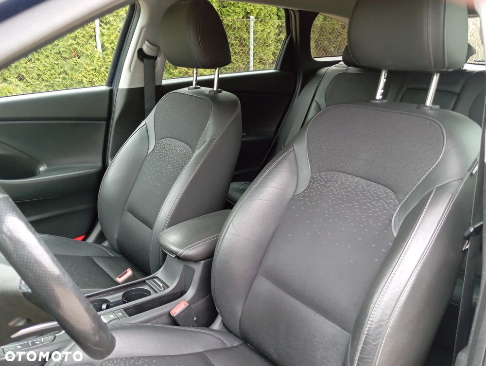 Hyundai i30 blue 1.6 CRDi Premium - 6