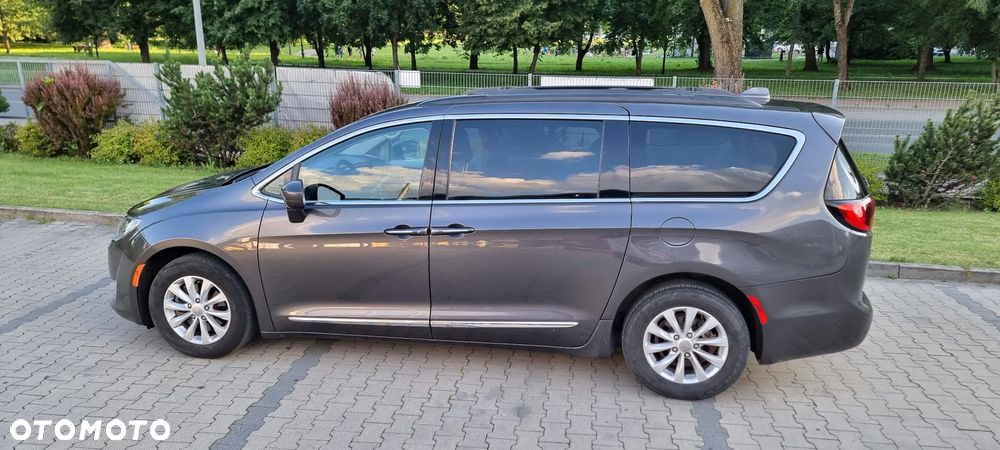 Chrysler Pacifica - 14