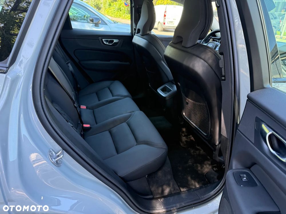 Volvo XC 60 B5 B AWD Plus Dark - 14