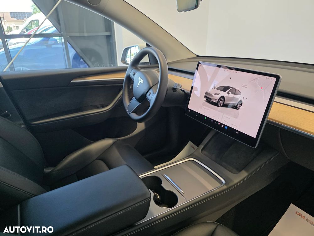 Tesla Model Y Long Range Dual Motor AWD - 7