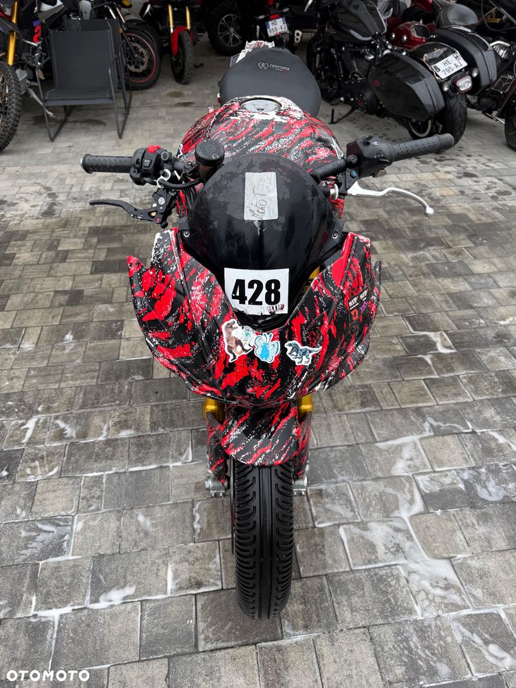 Aprilia Tuono - 4