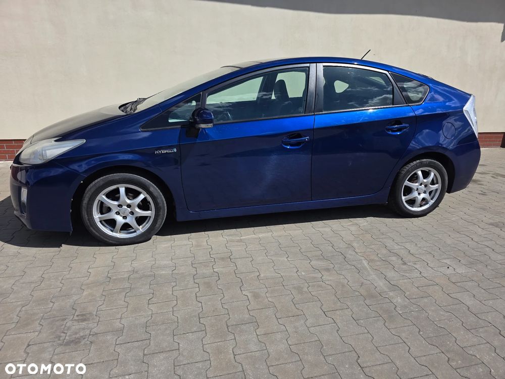 Toyota Prius (Hybrid) - 6