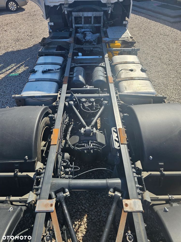 Mercedes-Benz Actros - 27