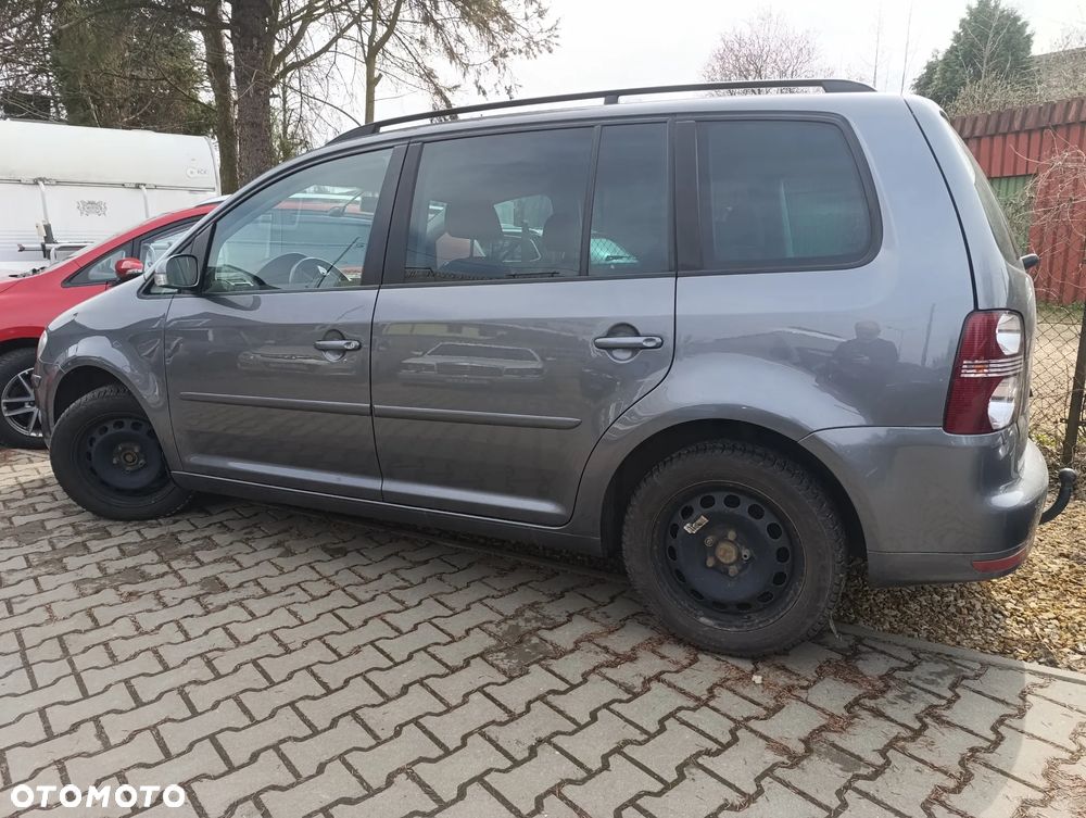 Volkswagen Touran - 12
