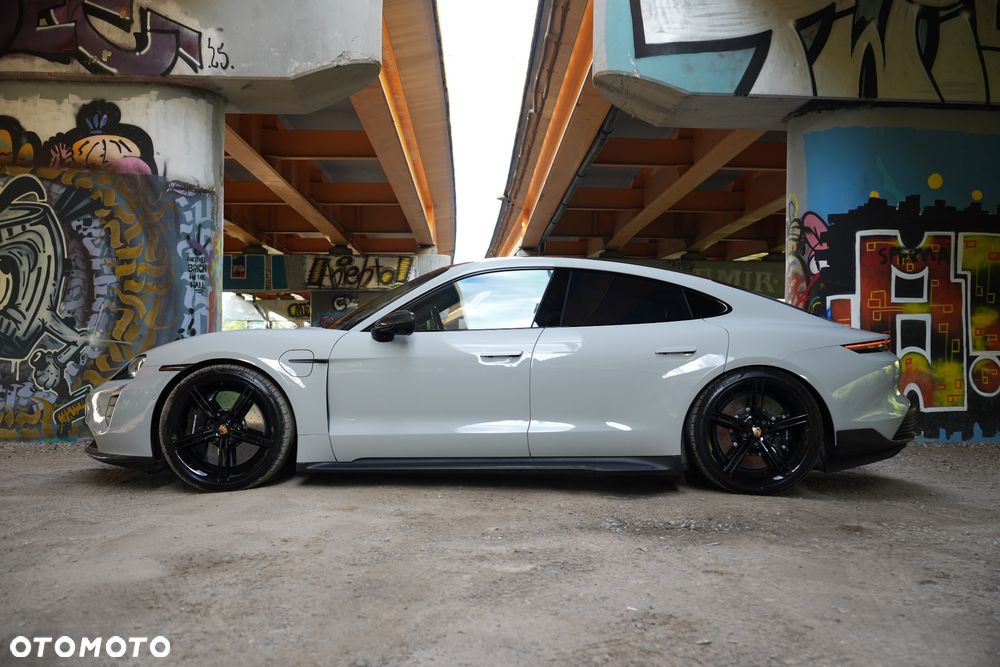 Porsche Taycan Turbo S - 4