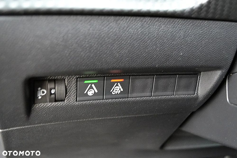 Peugeot 2008 BlueHDi 130 EAT8 Allure - 31