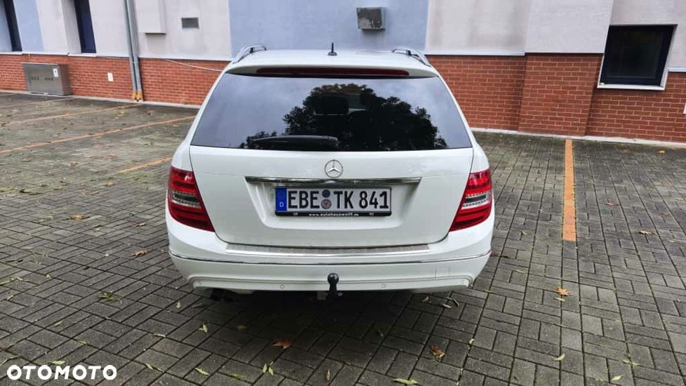 Mercedes-Benz Klasa C 180 CGI BlueEff Avantgarde - 8