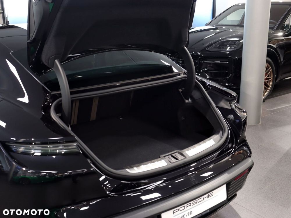 Porsche Taycan - 36