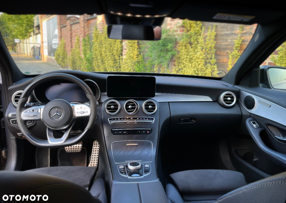 Mercedes-Benz Klasa C 220 d 4Matic T 9G-TRONIC Night Edition - 4