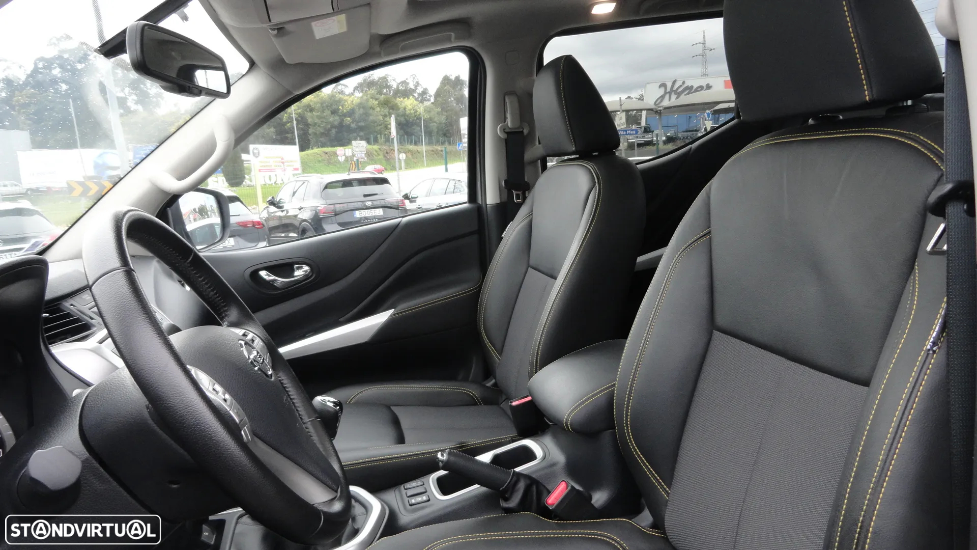 Nissan Navara 2.3 dCi CD 4WD N-Guard - 25