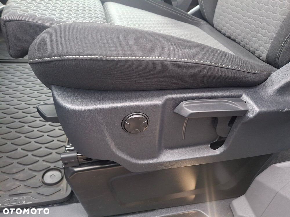 Volkswagen Caravelle - 20